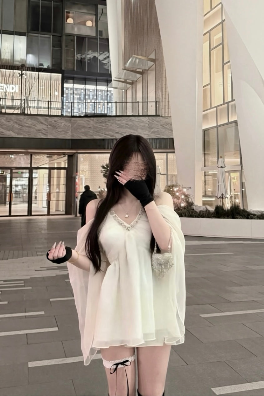 Chiffon V Neck Flare Sleeve Tops
XLY00140