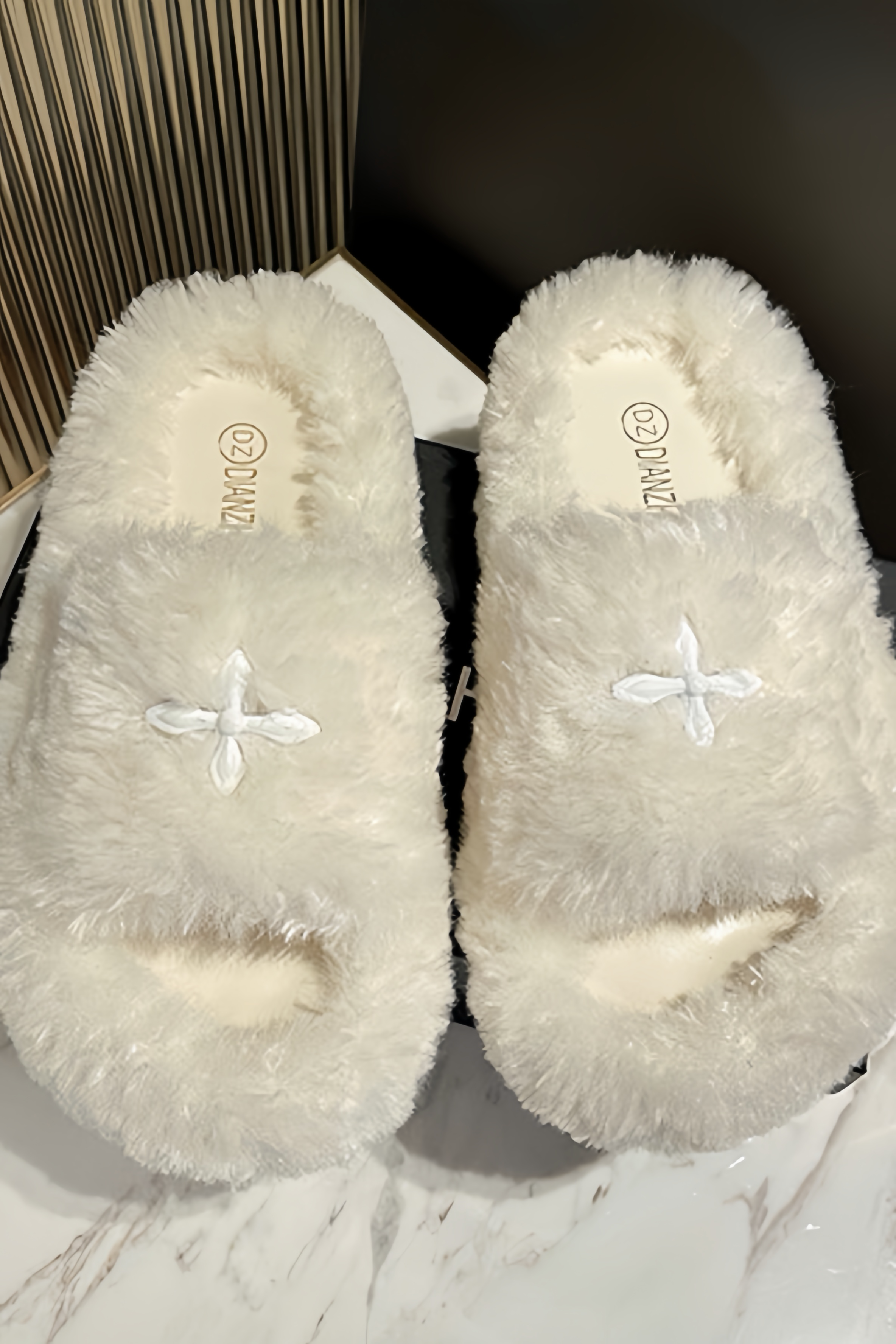 Soft Cross Fur Slippers XLY00055