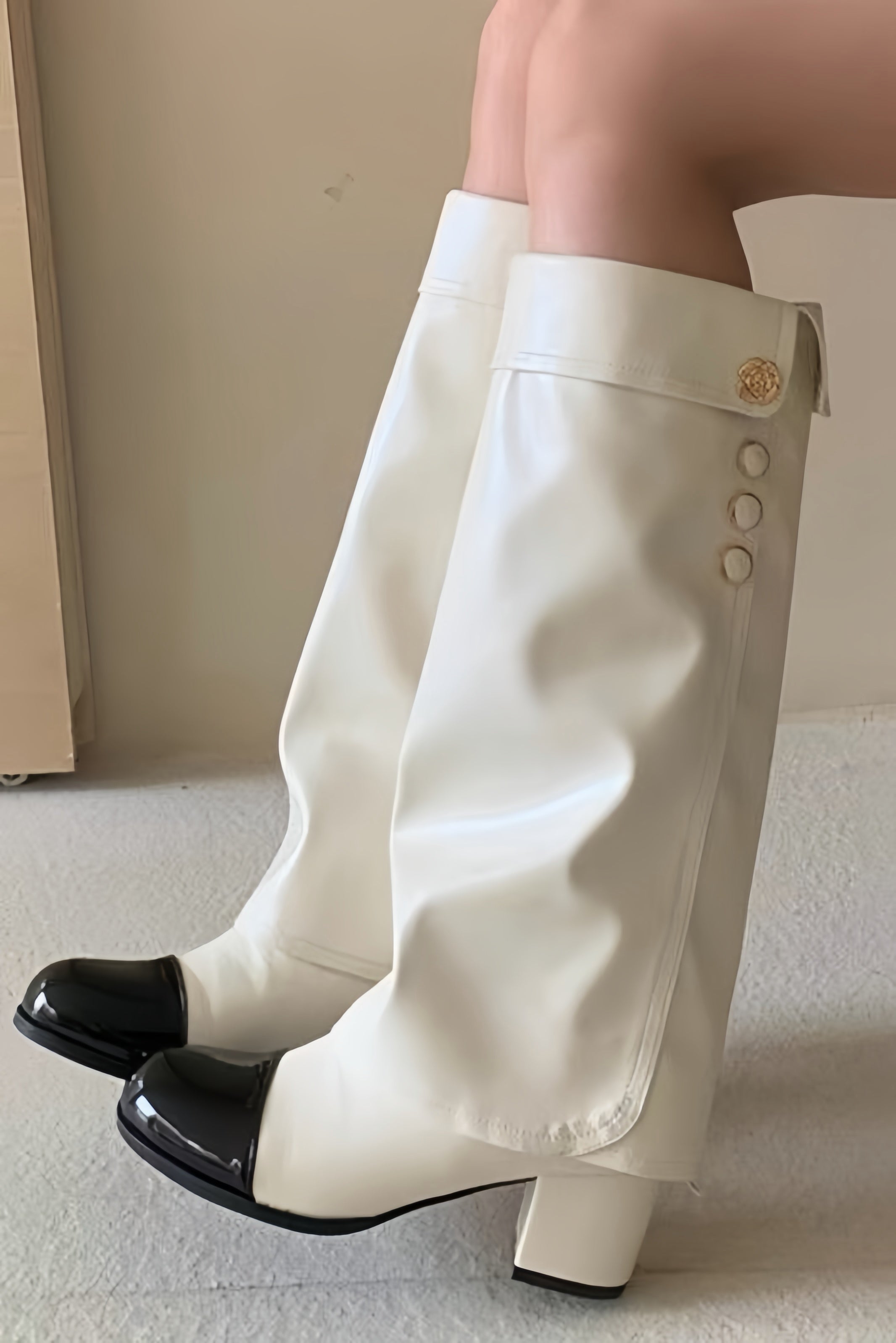 Wide Shaft Contrast Boots XLY00080